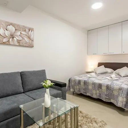 Nikol Apartment *