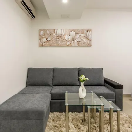 Nikol Apartment *
